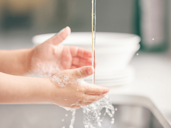 how-to-wash-their-hands.